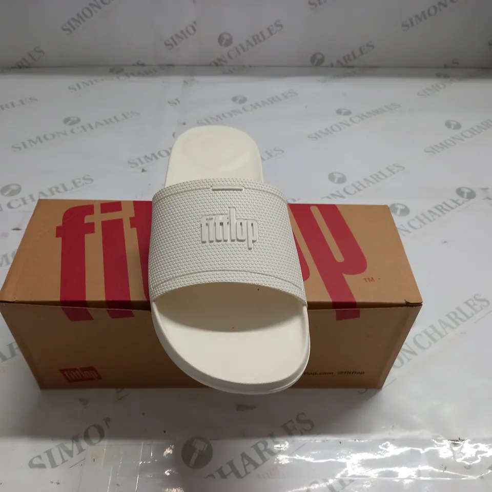 FITFLOP IQUSHION SLIDES IN CREAM - SIZE 6