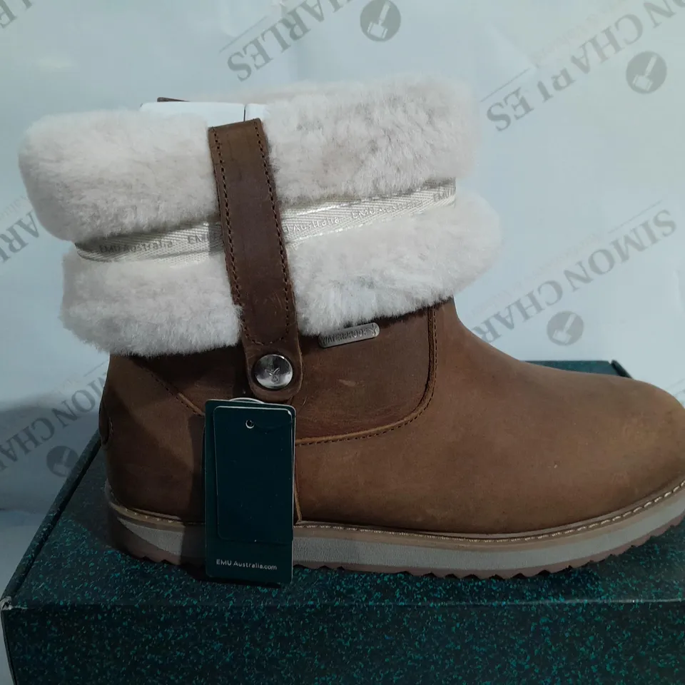 BOXED PAIR OF EMU ALL WEATHER SCOTT WATERPROOF SHEEPSKIN ANKLE BOOTS, BROWN - SIZE 6