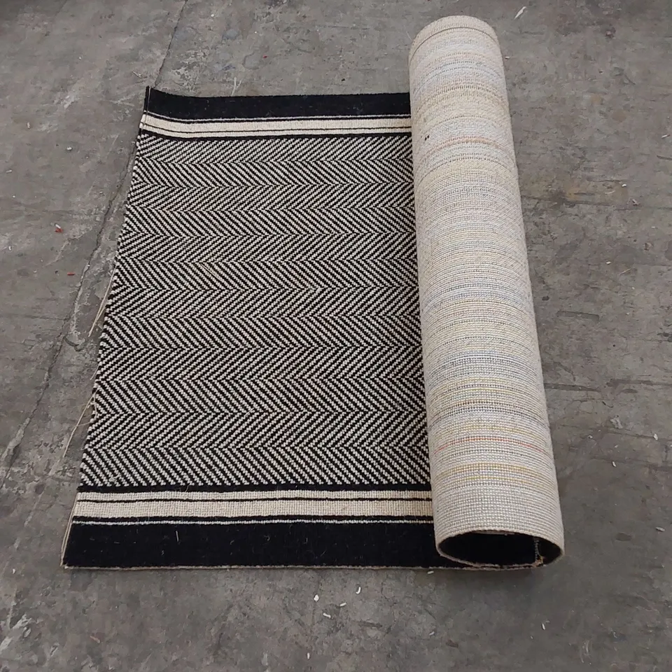 ROLL OF QUALITY BUTTERMERE LAKELAND BLACK RUNNER CARPET // SIZE: APPROX. 0.7 X 1m