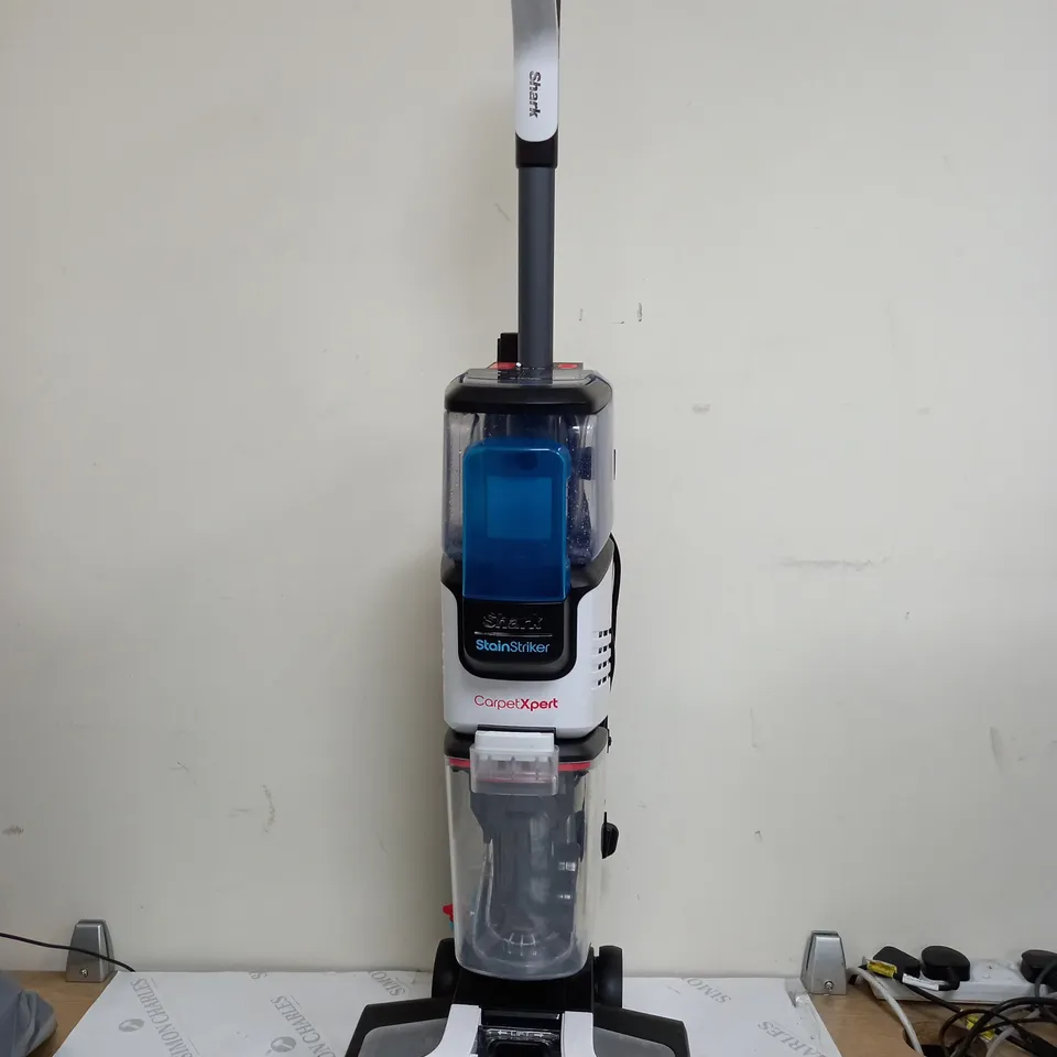SHARK CARPET XPERT DEEP CARPET CLEANER & BUILT IN STAIN STRIKER EX200UK - COLLECTION ONLY