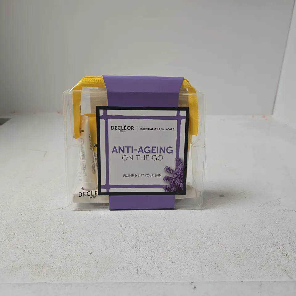 DECLEOR PARIS ESSENTIALS OILS SKINCARE ANTI AGEING ON THE GO SET