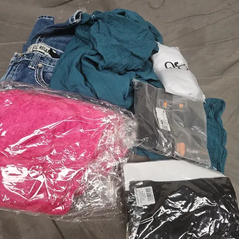 APPROXIMATELY 30 ASSORTED CLOTHING ITEMS IN VARIOUS SIZES, STYLES & COLOURS TO INCLUDE BRANDS SUCH AS ARIRAT, CONTURVE, H&M, ETC - COLLECTION ONLY