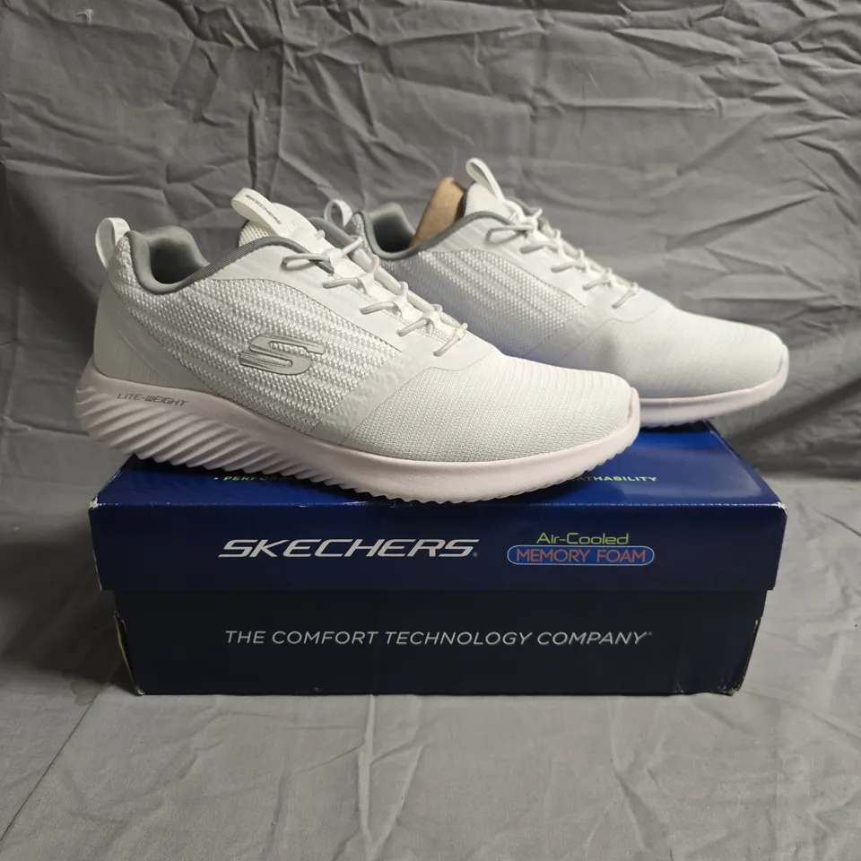 BOXED PAIR OF SKECHERS TRAINERS IN WHITE SIZE UK 11