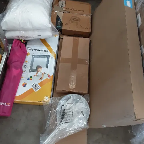 PALLET OF ASSORTED PRODUCTS TO INCLUDE SAFETY 1ST TRAVEL SAFETY BARRIER, KETER MARVEL, SALTER AIR FRYER, VYTRONIX HANDHELD VACUUM, WOOL DUVET REGATTA GREAT OUTDOORS CHAMPING CHAIR