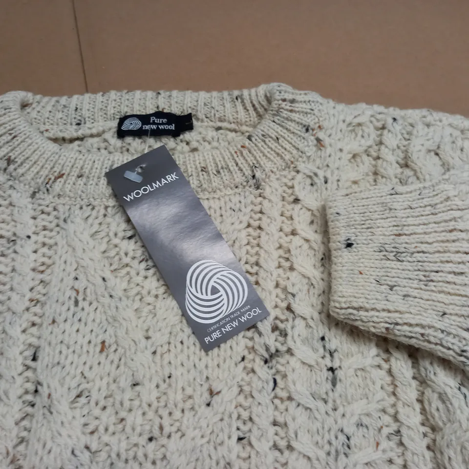 LOT OF 10 AS NEW PURE NEW WOOL KNITTED CREW JUMPERS IN ECRU - ALL L