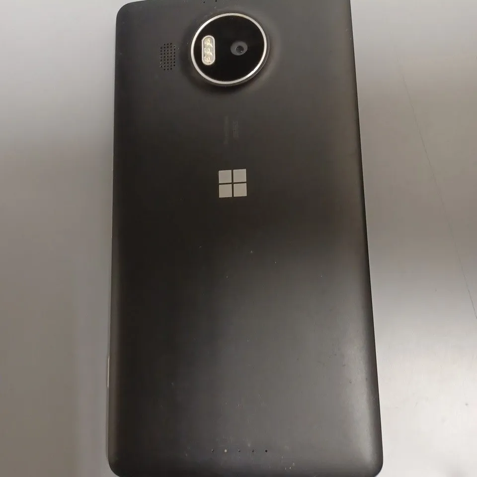 MICROSOFT LUMIA 950 XL IN BLACK 