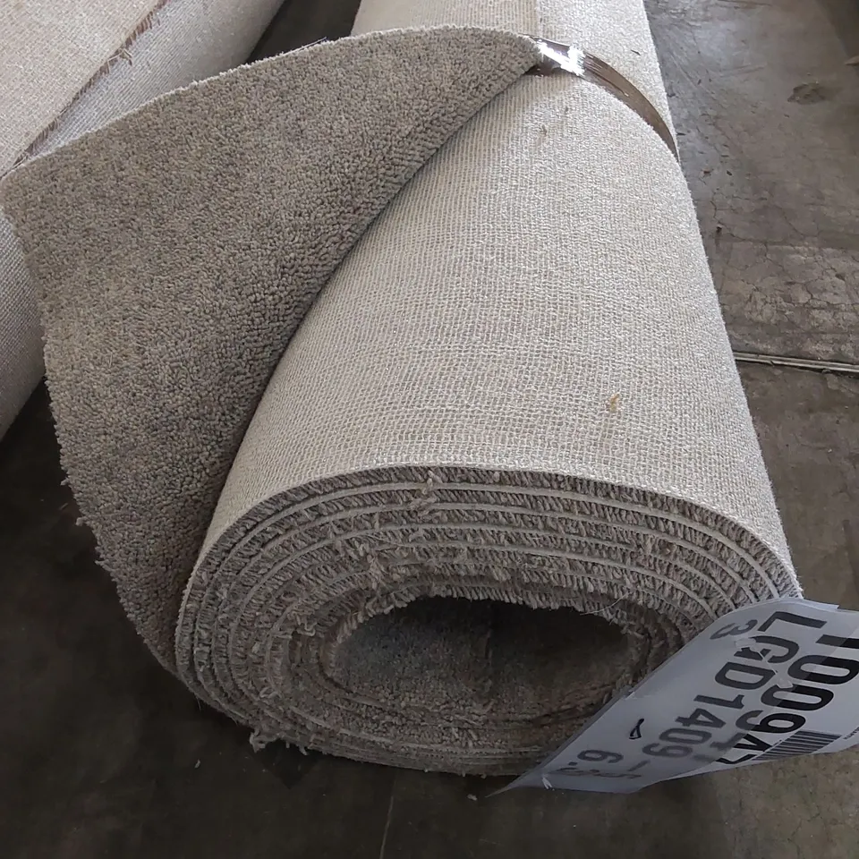 ROLL OF QUALITY LINGDALE AYSGARTH CARPET // SIZE: APPROX 5 X 6.37m