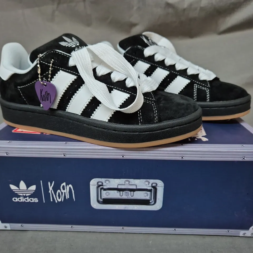 BOXED PAIR OF ADIDAS CAMPUS 00S KORN EDITION SHOES IN BLACK/WHITE UK SIZE 5