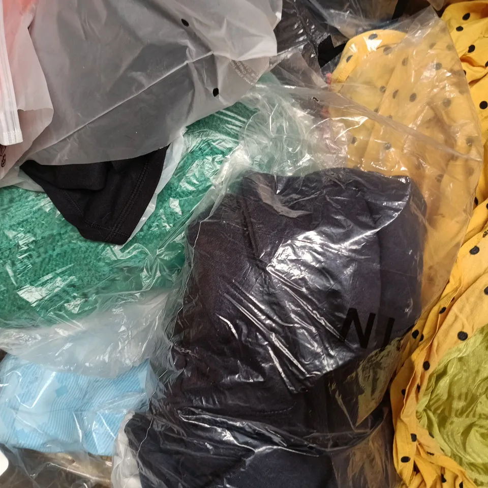 APPROXIMATELY 20 ASSORTED CLOTHING AND FASHION PRODUCTS IN VARIOUS STYLES AND SIZES - COLLECTION ONLY