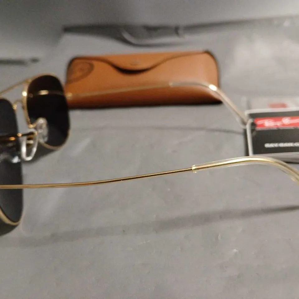 BOXED PAIR OF RAY BAN GLASSES WITH REFLECTIVE LENS 