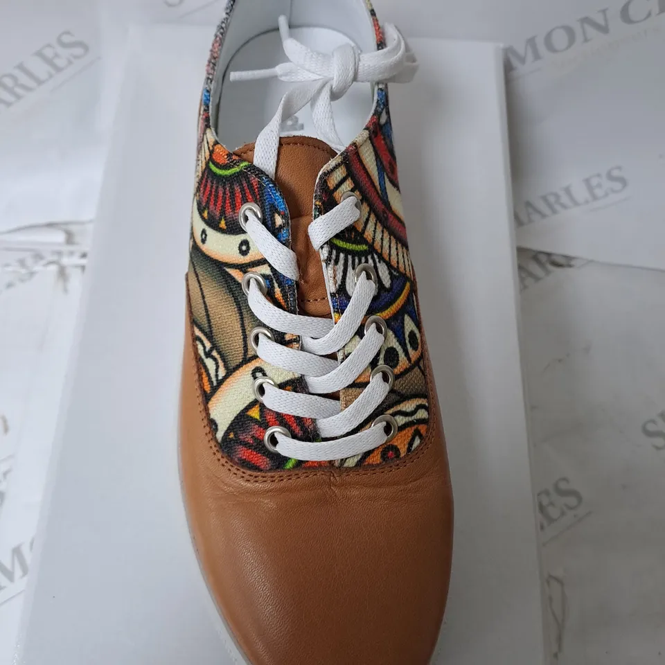 BOXED ADESSO TRAINER'S IN TAN SIZE 6 