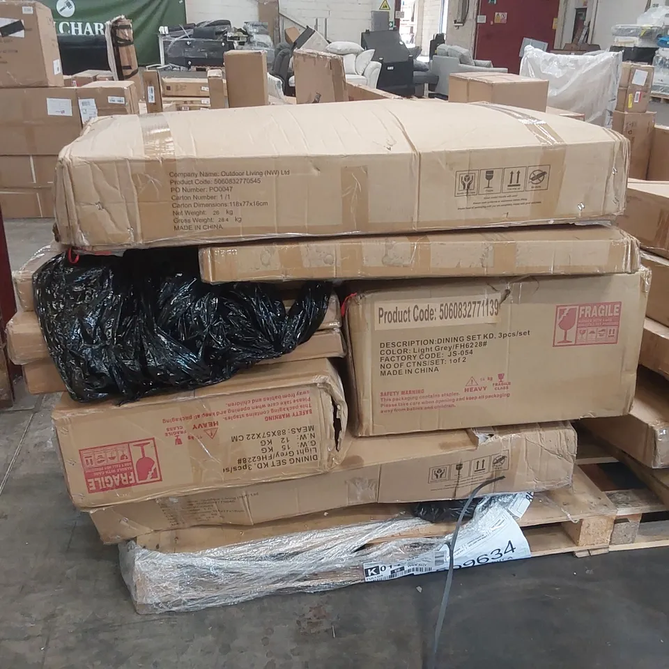PALLET CONTAINING A LARGE ASSORTMENT OF GARDEN FURNITURE PARTS