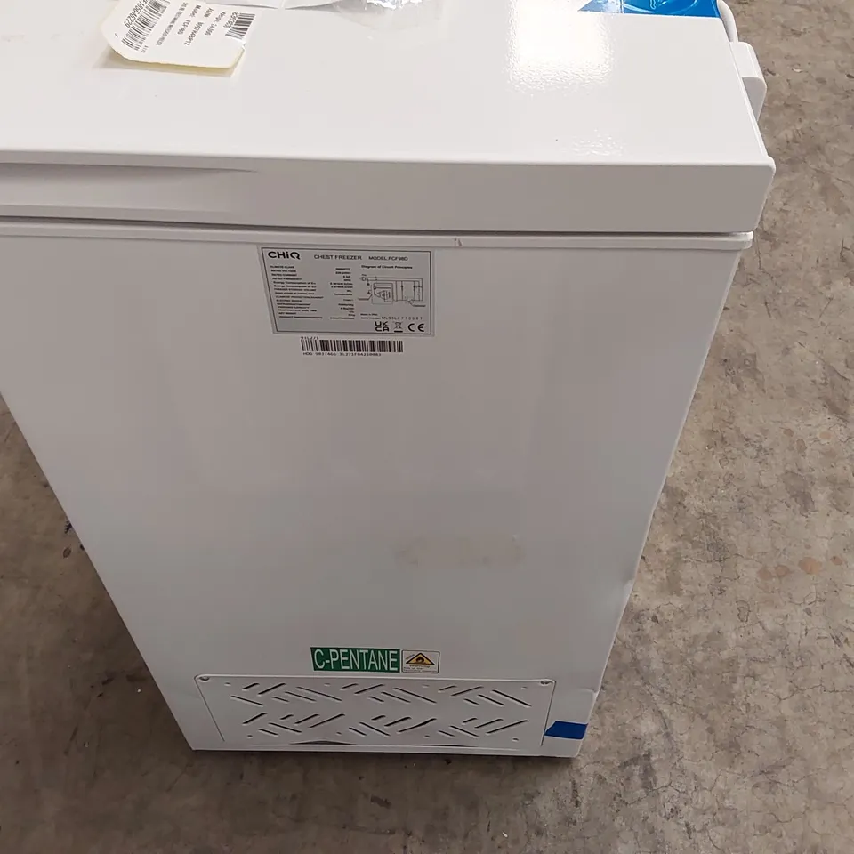 CHIQ FCF98D 99L, FREESTANDING WHITE CHEST FREEZER, ADJUSTABLE THERMOSTAT