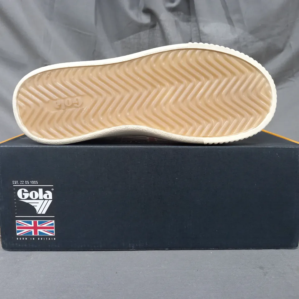 BOXED PAIR OF GOLA BASELINE MARK COX CANVAS SHOES IN WHITE/METALLIC SILVER UK SIZE 4
