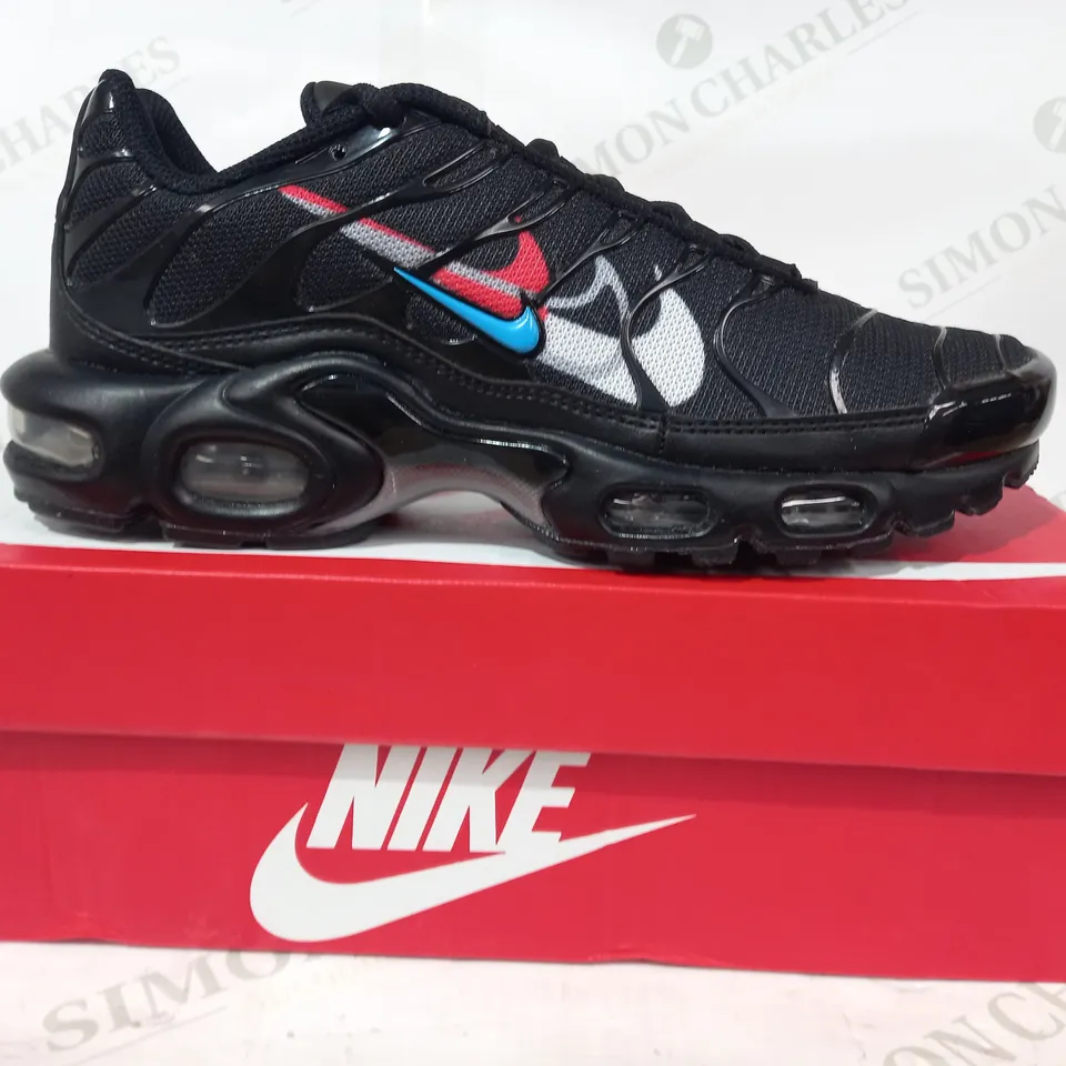 BOXED PAIR OF NIKE AIR MAX PLUS IN BLACK UK SIZE 6