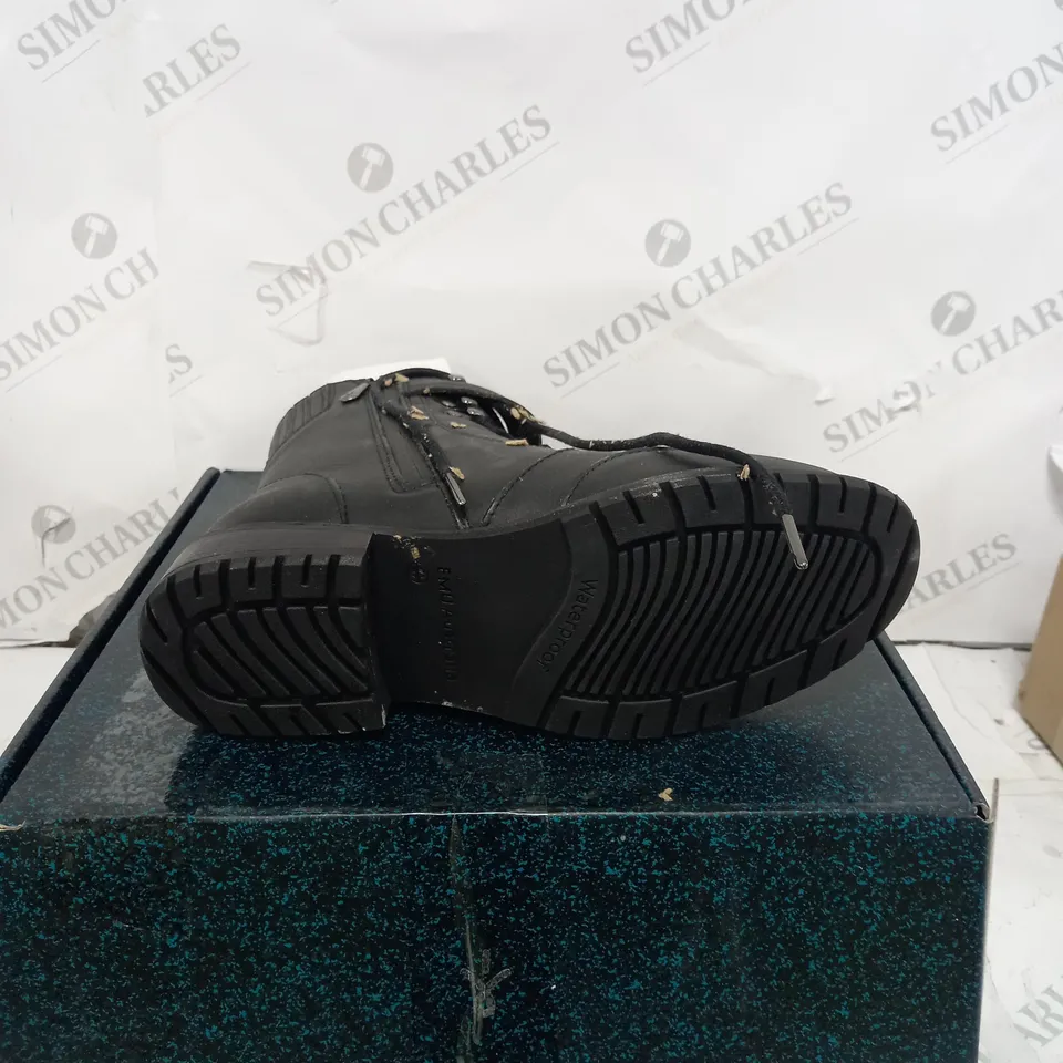 BOXED PAIR OF EMU EXPLORER WALDRON LEATHER WATERPROOF BOOTS IN BLACK UK SIZE 6