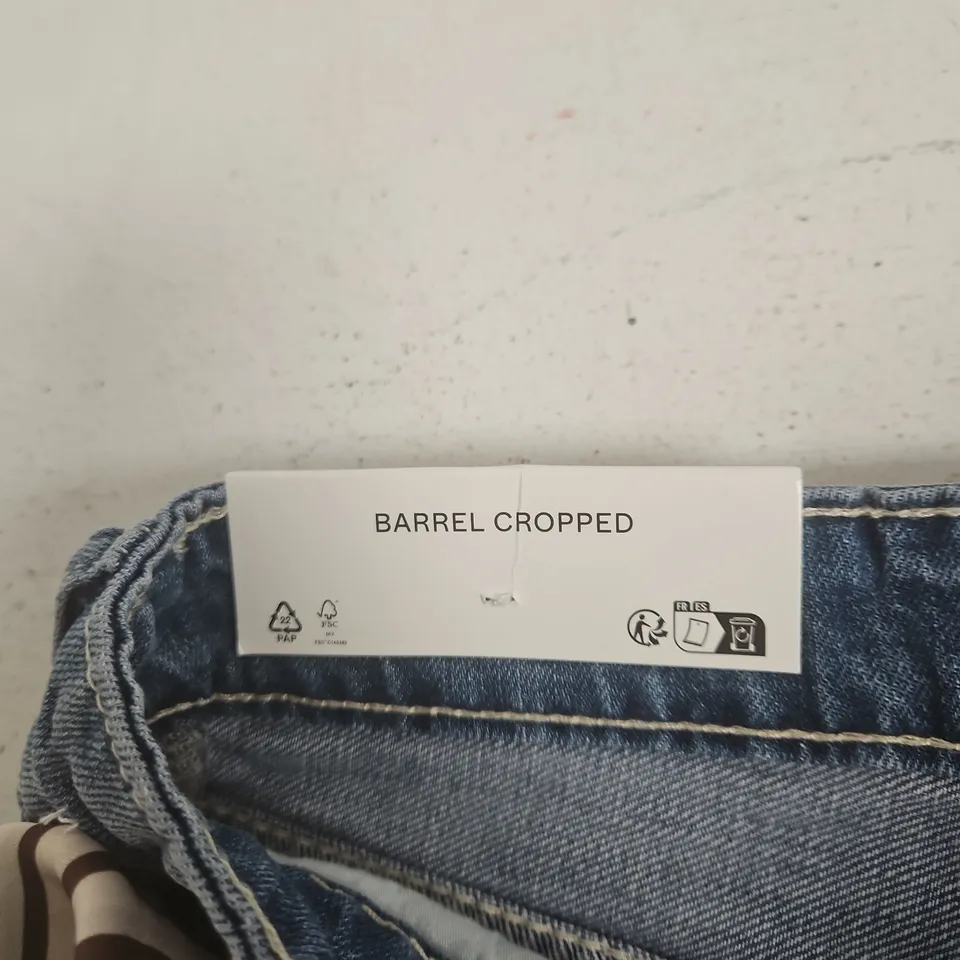 BERSHKA BARREL CROPPED JEANS – DENIM BLUE, UK 4 (EU 32) – WOMEN'S