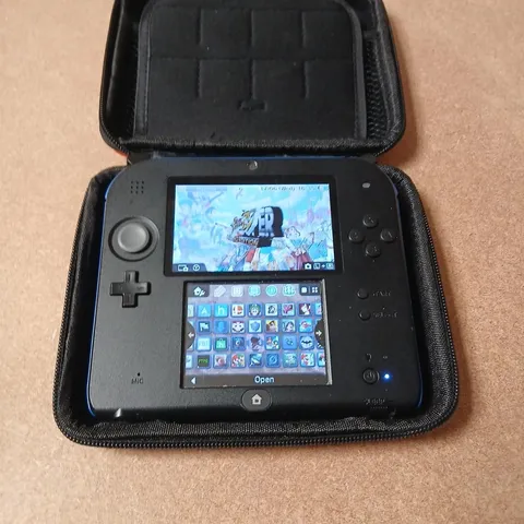 NINTENDO 2DS HANDHELD CONSOLE – BLUE/BLACK WITH PROTECTIVE CASE