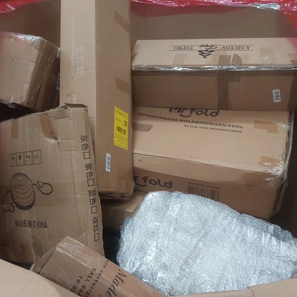 PALLET CONTAINING A LARGE QUANTITY OF ASSORTED ITEMS INCLUDING: SCOOTER, SUITCASE, ARTIFICIAL CHRISTMAS TREE, FOAM ROLLER ECT