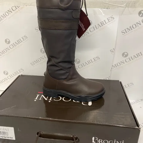 BOXED PAIR OF BROGINI LONGRIDGE KIDS BOOTS SIZE 35