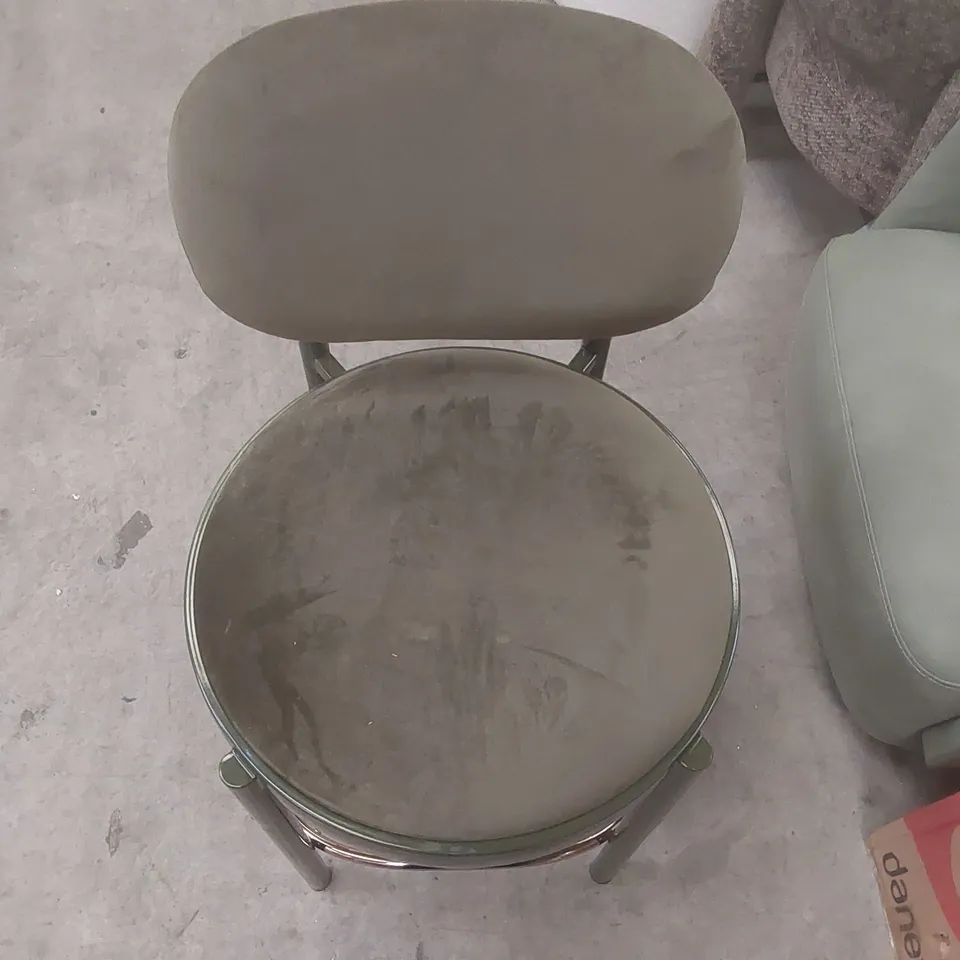 DANETTI BLAKE VELVET WITH METAL BAR STOOL