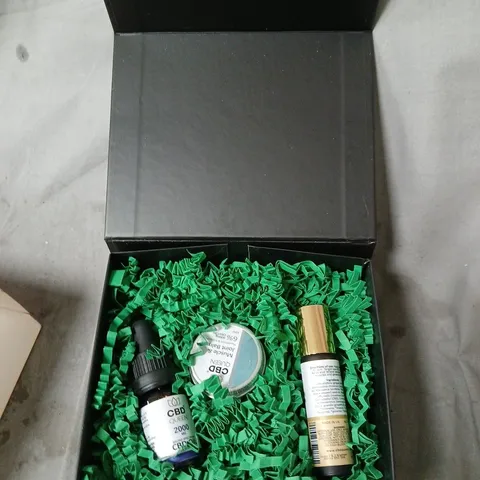 CBD QUEEN HOLIDAY GIFT SET – CBD OIL & CREAM (BOXED CHRISTMAS EDITION)