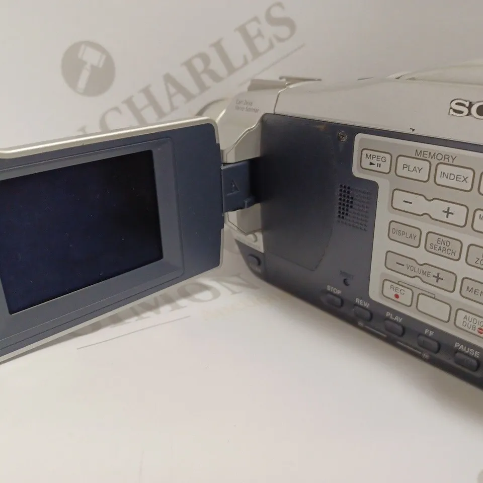 SONY DIGITAL HANDYCAM WITH 120X ZOOM 