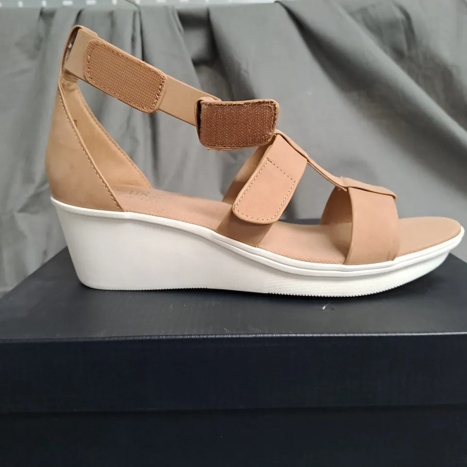 BOXED NATURA LINER HIGH HEEL OPEN TOE SANDALS IN WHITE & BEIGE - UK 7