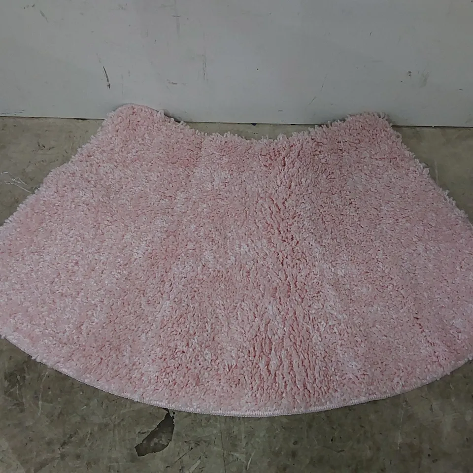 CURVE BATH MAT PINK (1 ITEM)
