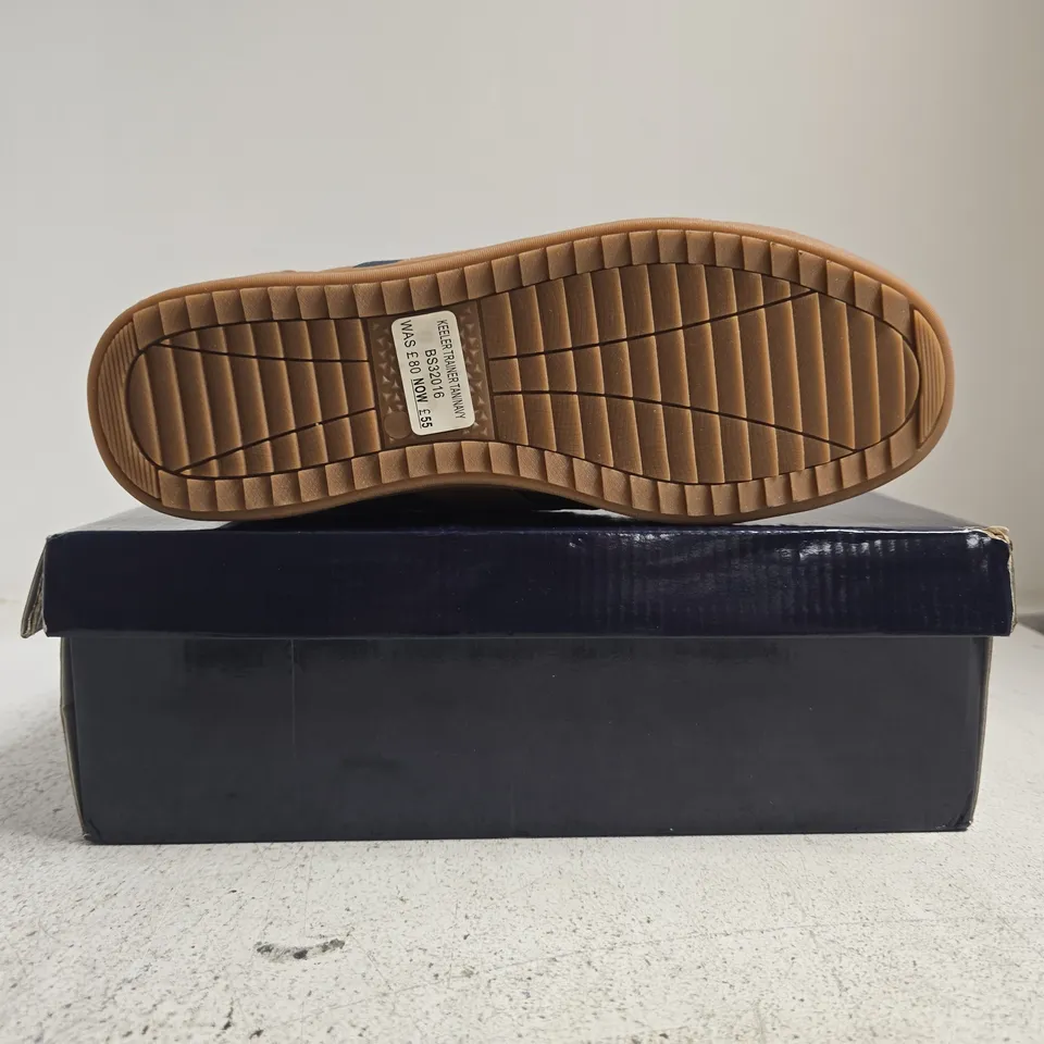 BOXED PAIR OF BEN SHERMAN KEELER SHOES IN TAN/NAVY SIZE UK 8