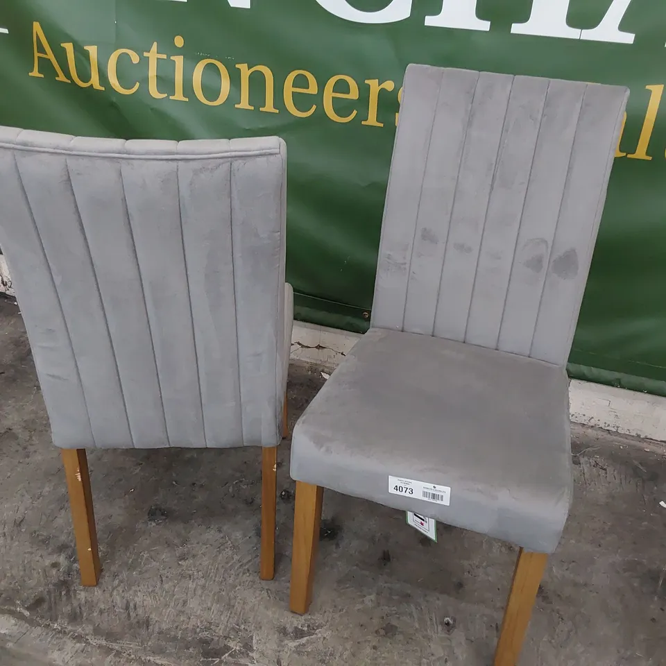 PAIR OF DESIGNER UPHOLSTERED RIBBED BACK DINING CHAIRS GREY PLUSH FABRIC ON NATURAL WOOD LEGS