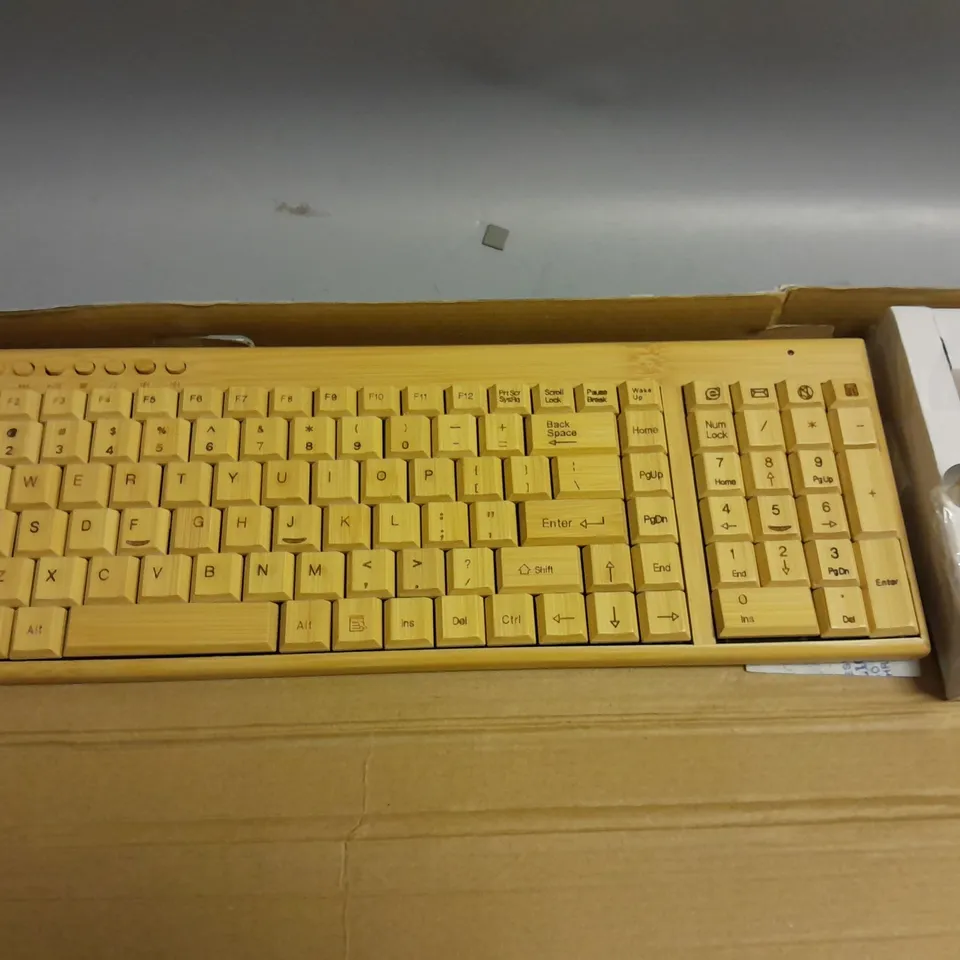 BOXED WIRELESS MULTIMEDIA BAMBOO KEYBOARD AND MOUSE COMBO