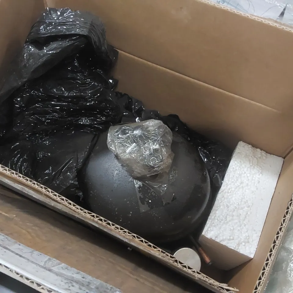 PALLET CONTAINING A VERY LARGE QUANTITY OF EMBRACO COMPRESSORS ECT