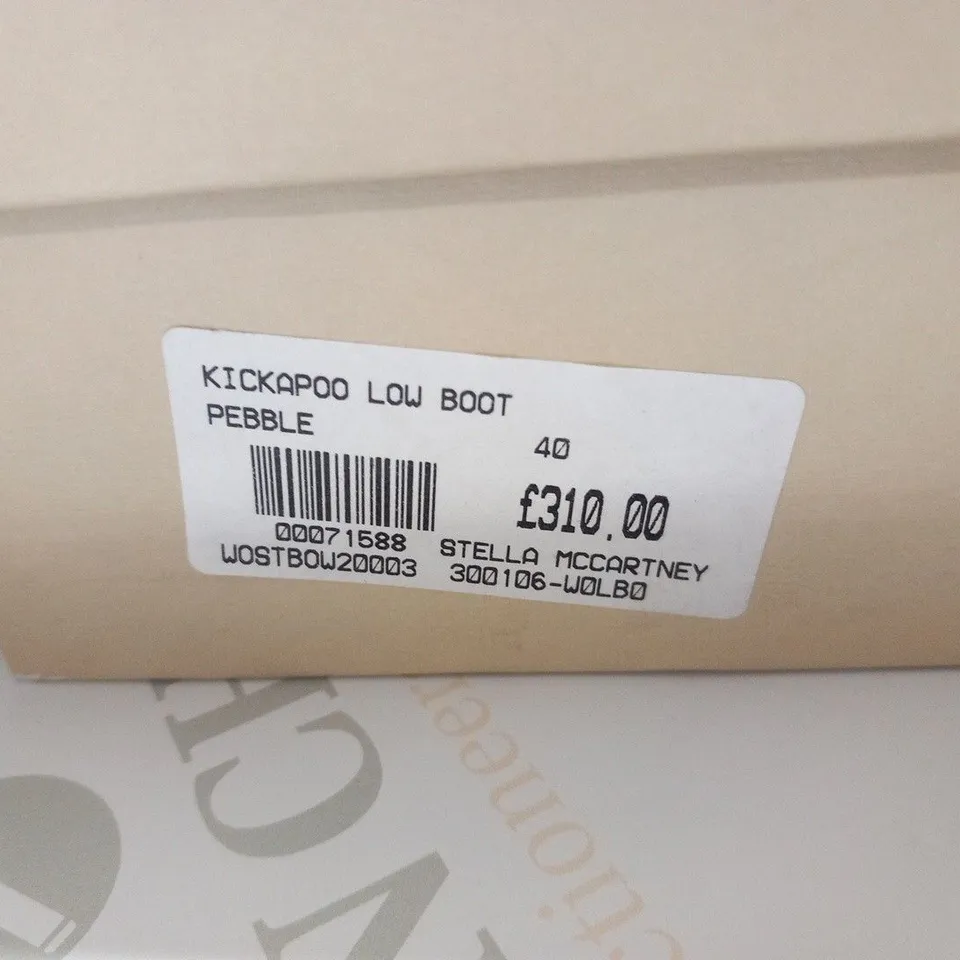 BOXED PAIR OF STELLA MCCARTNEY KICKAPOO LOW BOOT PEBBLE SIZE 40