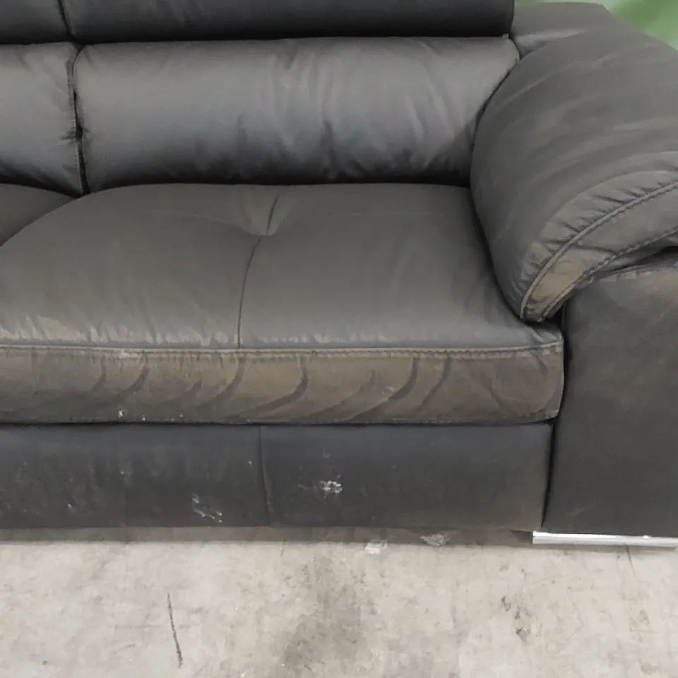DESIGNER LARGE BLACK LEATHER UPHOLSTERED SOFA WITH ADJUSTABLE HEAD REST 