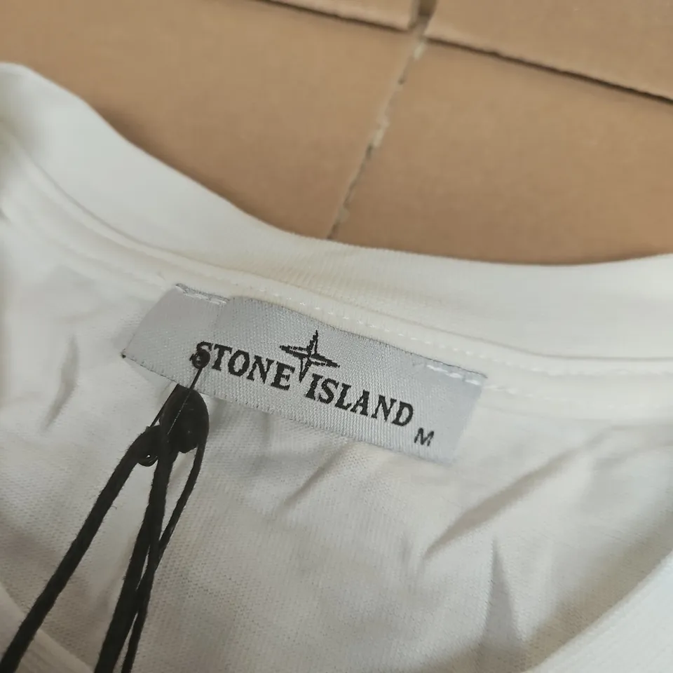 STONE ISLAND WHITE T-SHIRT – SIZE M