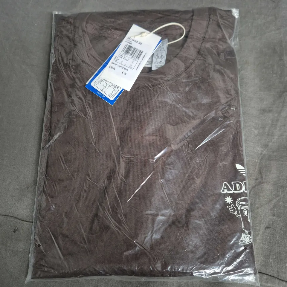BAGGED ADIDAS COFFEE CLUB TEE BROWN, UK XL – T-SHIRT