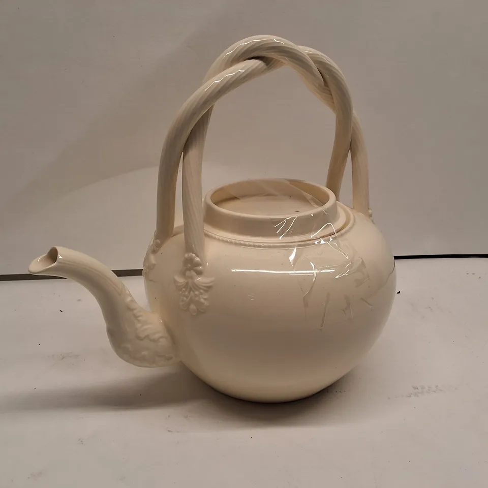 ROYAL CREAMWARE TEAPOT – MADE IN ENGLAND, MASTERPIECES