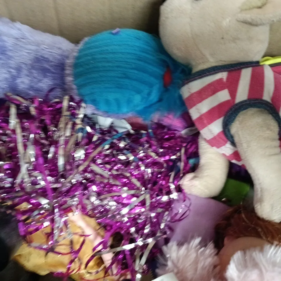 BOX OF APPROXIMATELY 10 ASSORTED TOYS AND GAMES TO INCLUDE PLUSHES, DOLLS, ETC