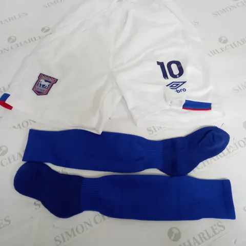 UMBRO IPSWICH TOWN FOOTBALL CLUB SHORTS AND SOCKS - 26