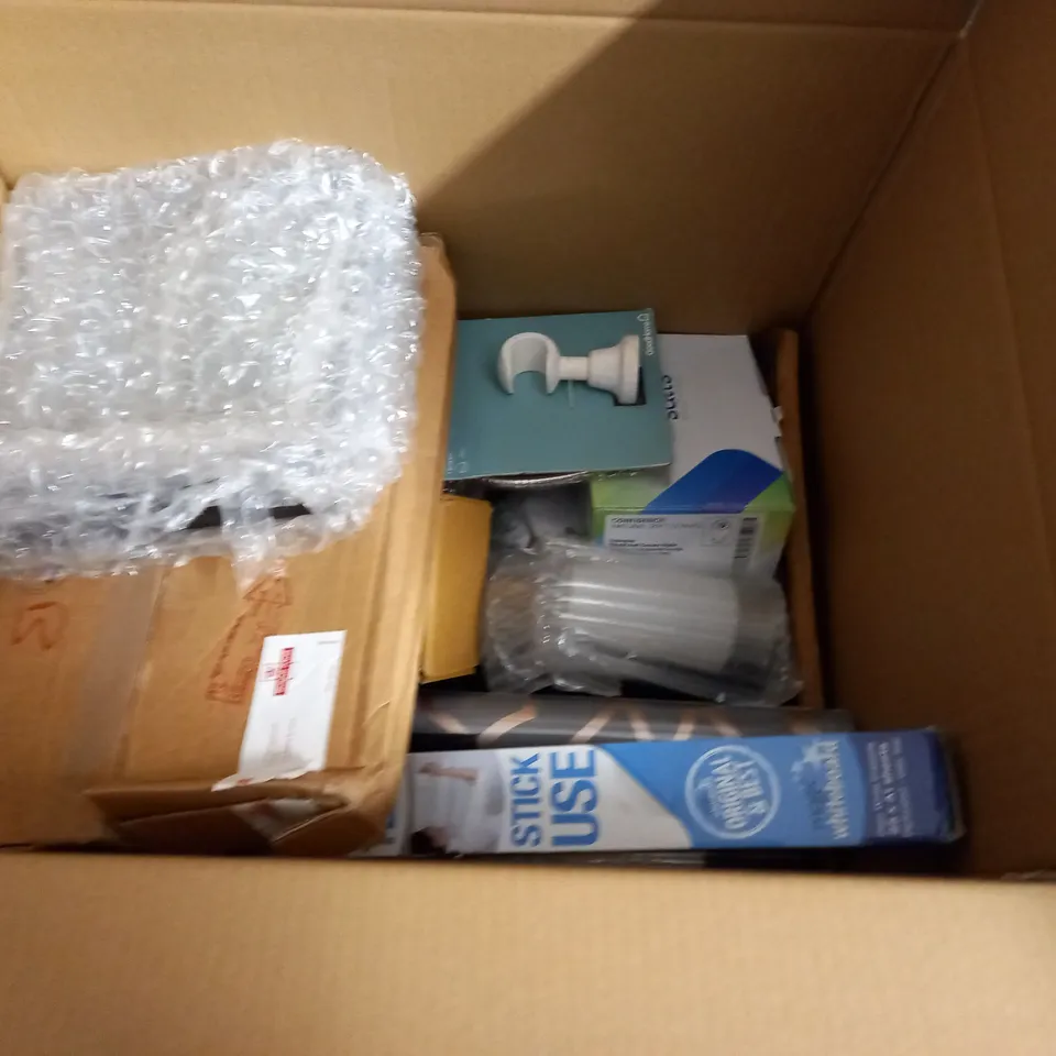 LARGE QUANTITY OF ASSORTED HOUSEHOLD ITEMS TO INCLUDE STACKING MUG SET, VARIOUS BEDDING ITEMS AND TONER CARTRIDGE
