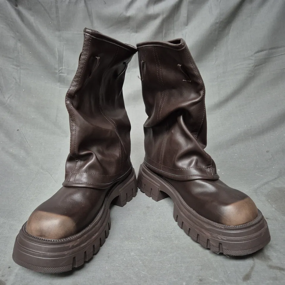 BOXED PAIR OF ASYLUM CHUNKY BOOTS IN CHOCOLATE ASIAN SIZE 265