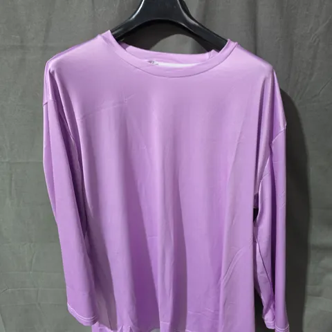 BOX OF APPROXIMATELY 25 CLOTHING ITEMS INCLUDING: PINK TSHIRT, BLACK SANDDANCER TSHIRT AND BLUE SANDDANCER TSHIRT