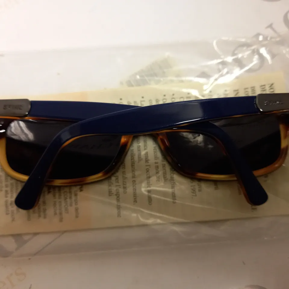 APPROXIMATELY 9 DIERRE STING SUNGLASSES - BOXED