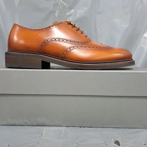 BOXED PAIR OF BRITISH SHOE COMPANY LACE UP SHOES IN TAN SIZE UK 8