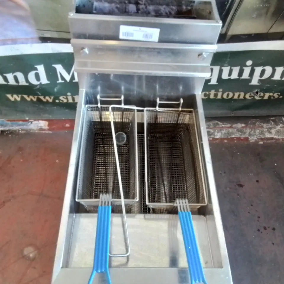 COMMERCIAL TWIN BASKET GAS FRYER - FSN001