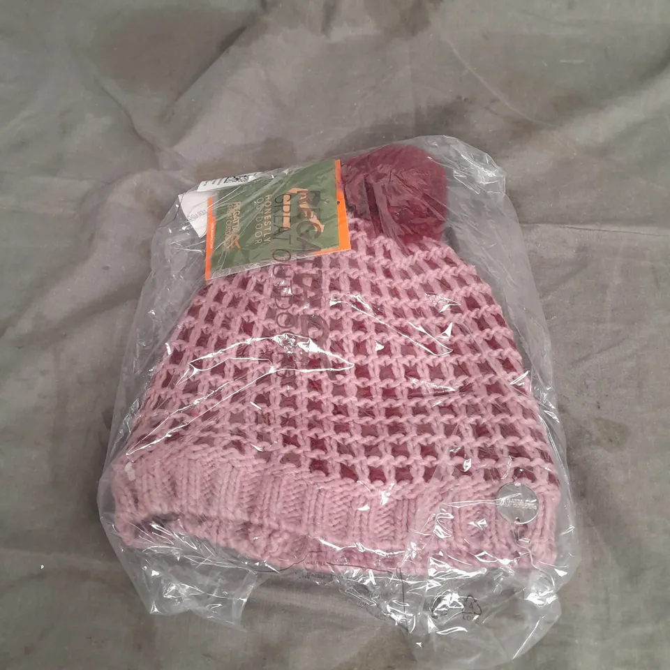 REGATTA GREAT OUTDOORS DALARY HAT IN POWDER PINK