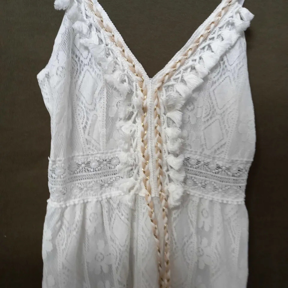 DESIGNER FLORAL MESH DESIGN DRESS IN WHITE - SIZE UNSPECIFIED
