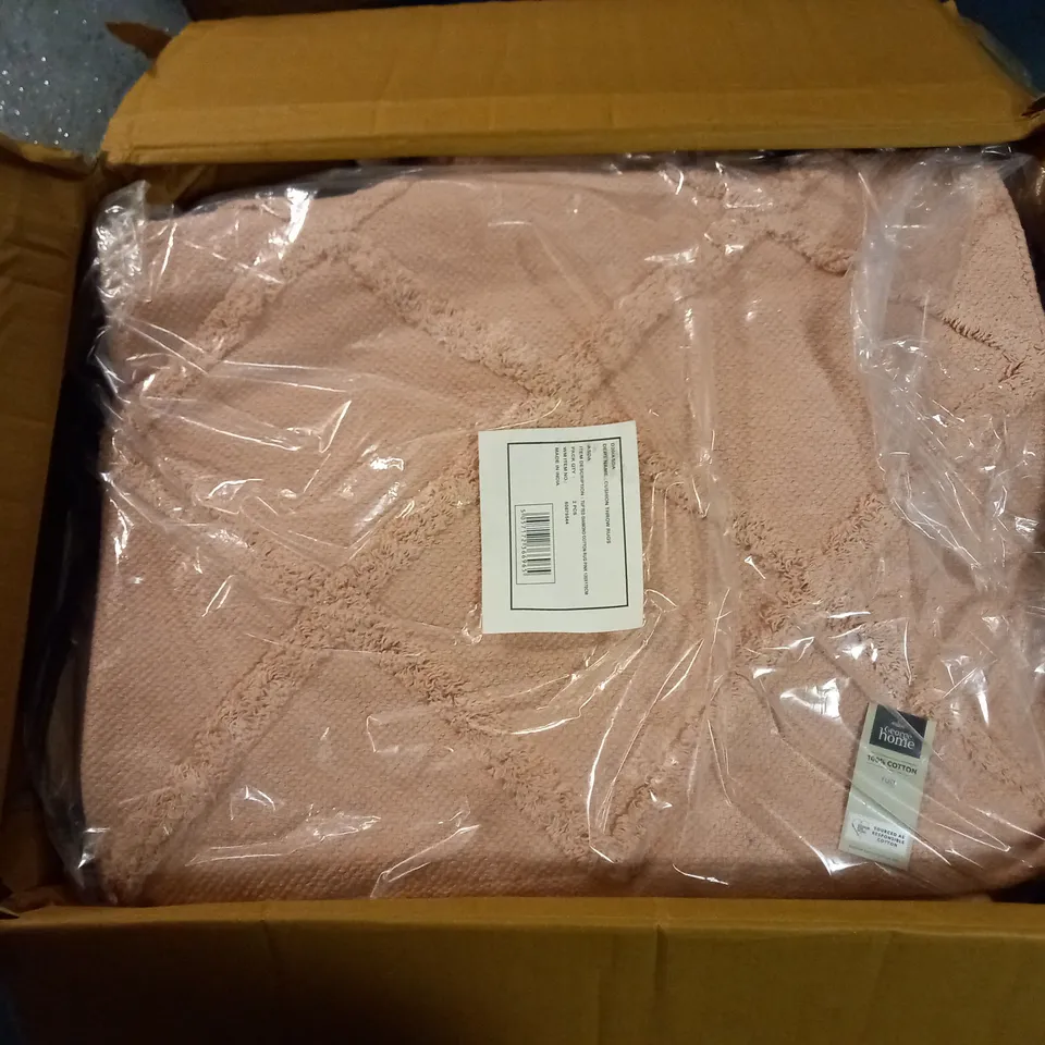 BOX OF 6 BRAND NEW TUFTED DIAMOND COTTON RUGS - PINK