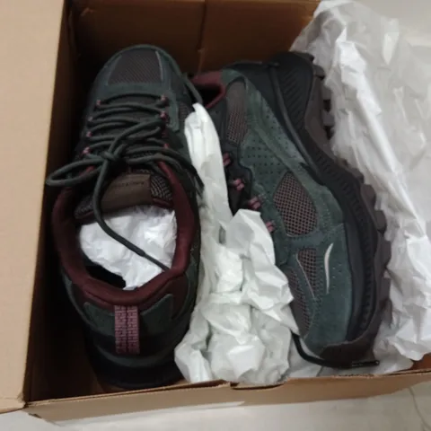 BOXED MERRELL SPEED STRIKE 2 TREK SHOES – MEN'S, UK 10